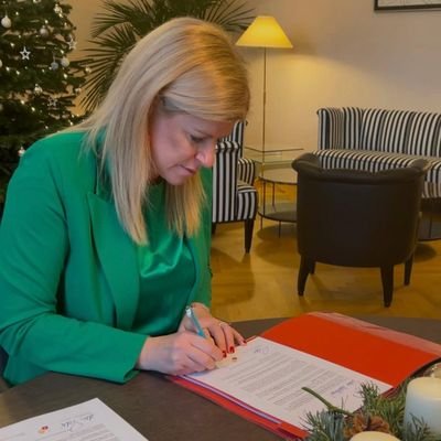 CollenPony07's profile picture. ✨ Strategic Consultant @ X HQ | 🤝 Helping leaders unlock clarity, direction & sustainable growth.