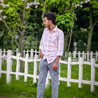 Deviansarif's profile picture. শিরায় শিরায় রক্ত দেব দার ভক্ত ! 😎❤️‍🔥