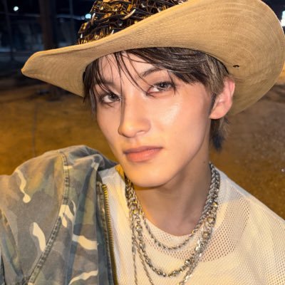 markeums's profile picture. it's mark's world and we're just in it