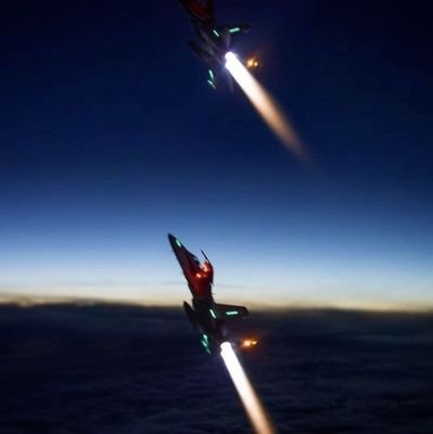 LouisBlanco_'s profile picture. 𝖈𝖗è𝖒𝖊 𝖉𝖊 𝖑𝖆 𝖈𝖗è𝖒𝖊
Real opinions...
not a sheep...
@redbull