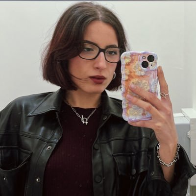 Leaa_J's profile picture. Trop d'ego pour croire que la Terre tourne sans ma présence mais j'me rappelle que j'me rappelle pas d'avant ma naissance