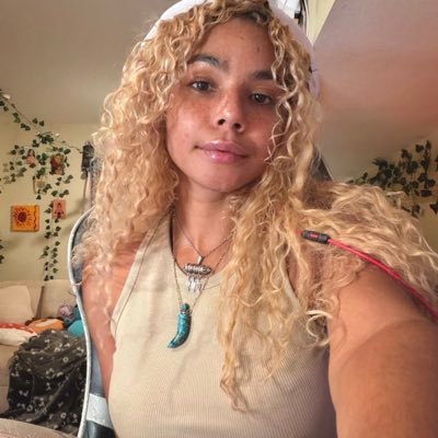 C10881Check's profile picture. I’m her, I’m who they wanna be ❤️🥹