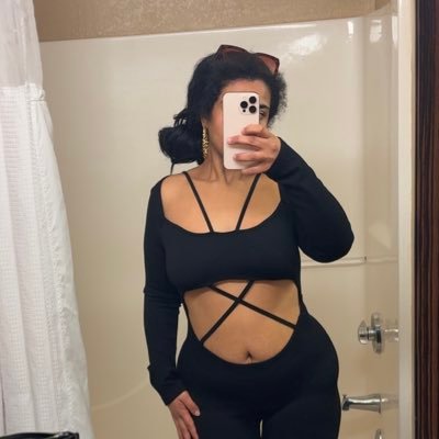 xxju1022's profile picture. link below⬇️⬇️⬇️