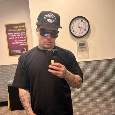 prettyboigang12's profile picture. inGODweTRUST