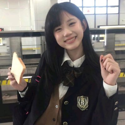 rweiuse's profile picture. 우리는 그렇게 이별한다.