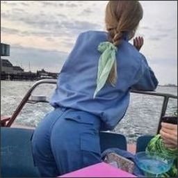 leesernahy50282's profile picture. 