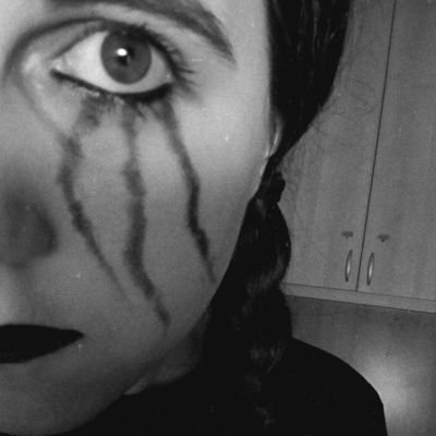 Crez98's profile picture. laureata in comunicazione che non sa comunicare ma studio anche cinema

annalisa🎧