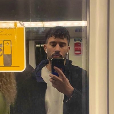 milanolabbrate's profile picture. ho fatto ridere Corrado Guzzanti più di una volta