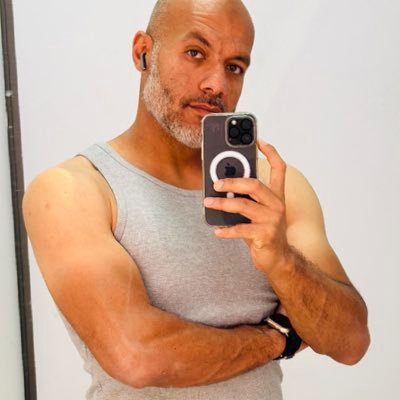 moody_gh85's profile picture. Life is fun for whoever wants it La vida es divertida para quien la quiera.