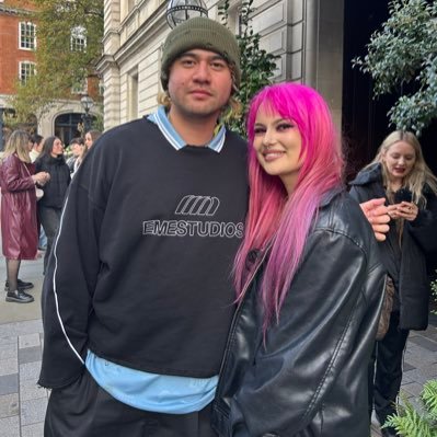 paletruman's profile picture. don’t panic