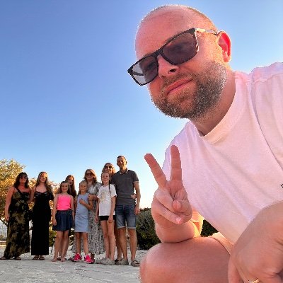 LloydDeanUK's profile picture. Tottenham ⚽ | Cinema 🎬  | Shares random memes 🕹️