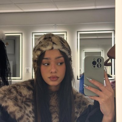 meretmannon's profile picture. The starring role, the main attraction.