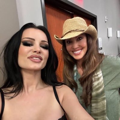 SarrayaF's profile picture. unproblematic icon |I New book 'Hell In Boots' ready for preorder now! click the link below!