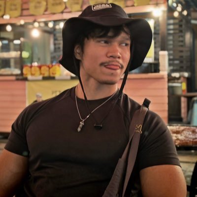 Kujip's profile picture. 🇧🇳🍉 “very nice malay next door face” “Legs and Dairy”