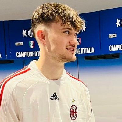 jm9_8_'s profile picture. Watford “Fan” 🐝💛| Football shirt enthusiast