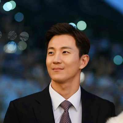 NguynVGiaBo5's profile picture. A single father of two kids probably an orthopedic surgeon Dr, a loving and humble man.                                                                 骨科醫生