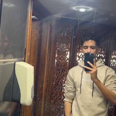 ennnnnnnnnnn7's profile picture. ألخَيْـلُ وَاللّيْـلُ وَالبَيْـداءُ تَعرِفُنـي وَالسّيفُ وَالرّمحُ والقرْطاسُ وَالقَلَـمُ