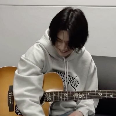 armyarmyyaah's profile picture. SOMEBODY DOES LOVE I’M THINKING ABOUT MIN YOONGI(Certified Yapper)