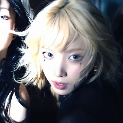 jidoubleyourot's profile picture. Into girl | Just fangirling every single day