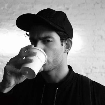 r7wni's profile picture. طبيباً يداوي الناس وهو عليل