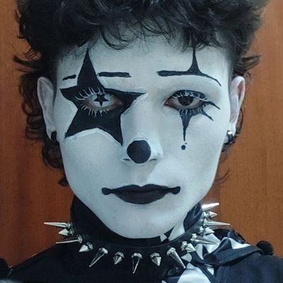 _dippo's profile picture. (He/They) 23yo.
oiee!!!
eu sou o Art, mas meus amigos me chamam de dippo lanches!!