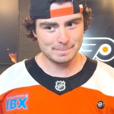 wonderofmuscles's profile picture. the blush of my heart on the damp grass, the flower-faced moon