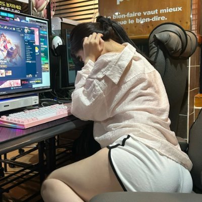 Williamsjo44127's profile picture. A girl should be like a butterfly, captivating to admire, but not easy to catch 🦋✨