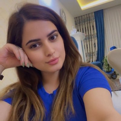 mahianoo's profile picture. 🌙📚🎻💙