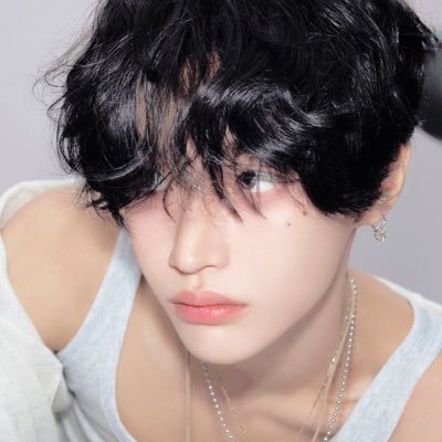 wovnbin's profile picture. 𐔌 2OO2 : RKIIZE & XRIIVE’s little rockstar with eyes that hold galaxies and fingers command the strings, Park Wonbin. 🐈‍⬛🖤 🐾