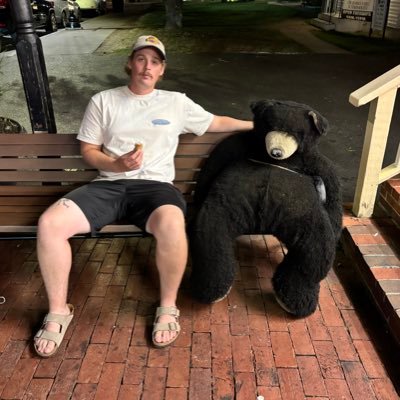 P0rcheezi's profile picture. Dudes can’t even forget their password anymore