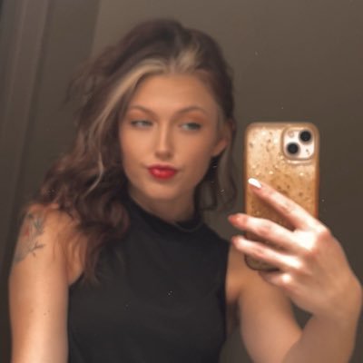 Carliee_Lynn's profile picture. 