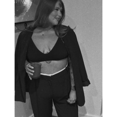 _laujanegough's profile picture. 30, gay