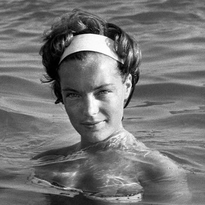 Donia_Martina's profile picture. Médico. MSc. Hablo sobre limones, escribo, cuento historias y atesoro recuerdos. Opiniones sin filtro. Canto, tomo y comparto fotos. NO DM. No datos personales