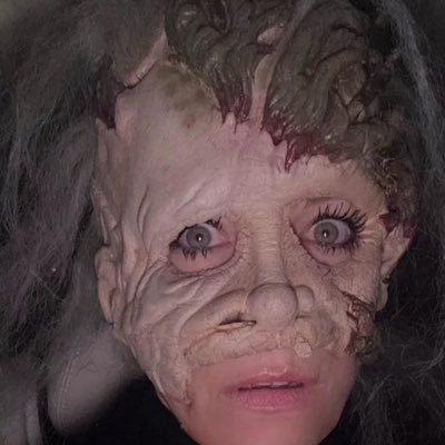 sapphiclikeme's profile picture. 👻 she/her · just a 35 year old 20-something · annoying lesbian · exhausted leftist · free 🇵🇸 🇸🇩 🇨🇩 · 🔞