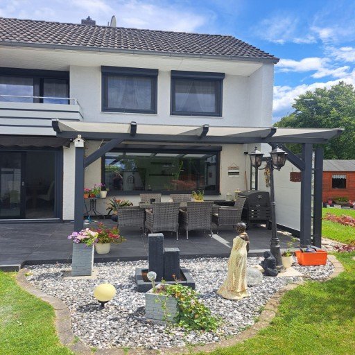 sryqjubz92282's profile picture. 