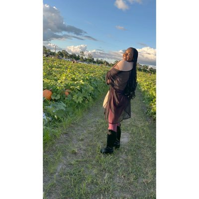 catchallthatrye's profile picture. “I’d kiss you as the lights went out” hey.