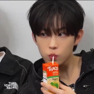 cro_411's profile picture. 