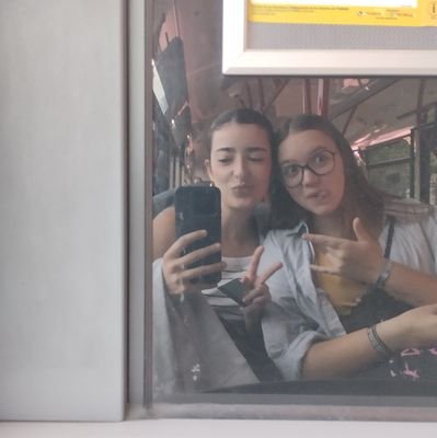 Anxrroz's profile picture. literal q solo se qno se nada. quiero mucho a mis amigos. tengo miedo en general.