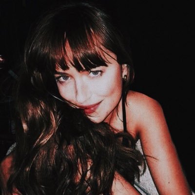 claireworld15's profile picture. I’m addicted to cinema, music, tennis 🦊, flowers, cats, cheesecake and overthinking