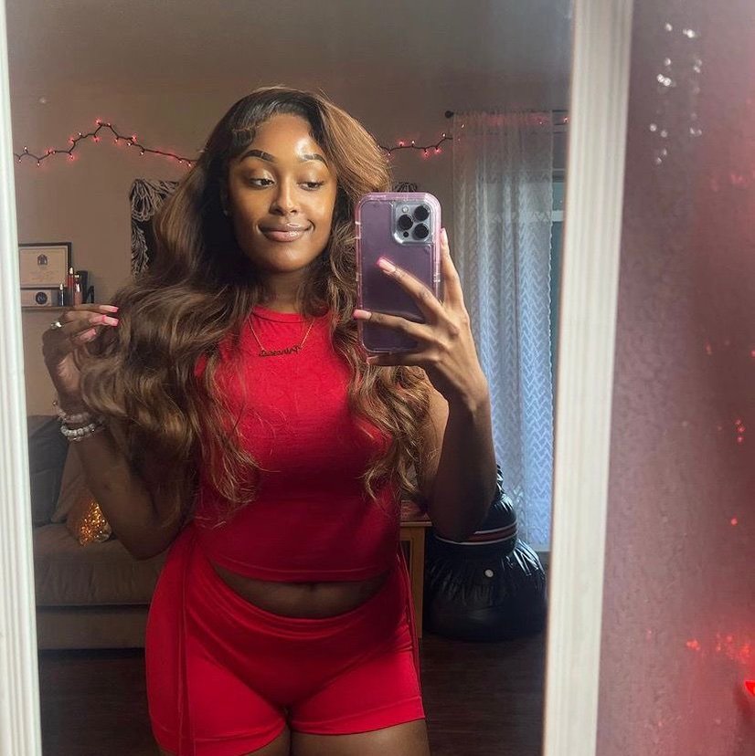 EllianaSmith55's profile picture. 