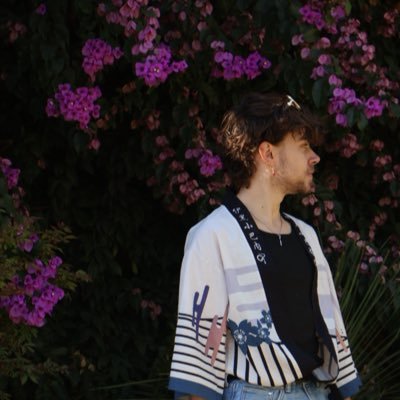 Sofais_'s profile picture. ‘Always more than yesterday, less than tomorrow’s’ • 21’ • ig : _sofais__