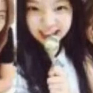 jnlsgirl's profile picture. 