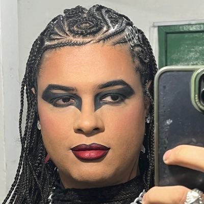 mrmarllon's profile picture. Me exponho nesse site desde 2011- compositor, músico, maquiador e cabeleireiro.

https://t.co/KmRrqrmFY1