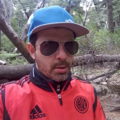 pabloOm12's profile picture. Comunero. Escucho radio AM. Padre. Socio de River Plate. Católico. Coleccionista de El Gráfico. Escribo libros. Voy a vivir como quiera el resto del día 📚