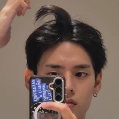 Angkxr's profile picture. 𝓐ଘꗃ⌯ꕤ
【ANGKOR】
  •2000•
                                           ☆Everything happen for a reason☆
                                  🌻 PIECES ของ PERSES 🌻