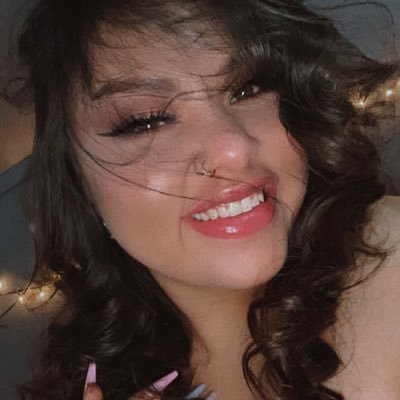 TheSpanishMammi's profile picture. 🇲🇽 | 🐝COME THE CHANGE | ♒️ |