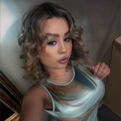 iamivyjade's profile picture. 