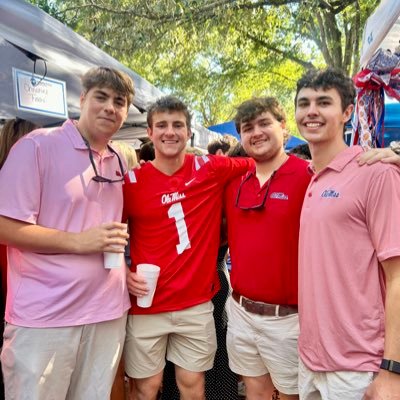 LeoFenik's profile picture. 2024 HHS instagram - leofenik1