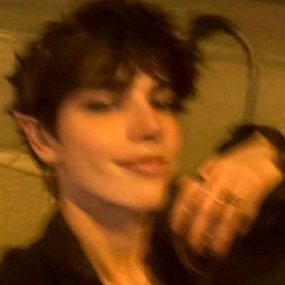 euclaraa_ana's profile picture. 20y | she/her | 🏐 & 📖              
                                                    𖥔 . ࣪ ˖ ° estudante de psicologia