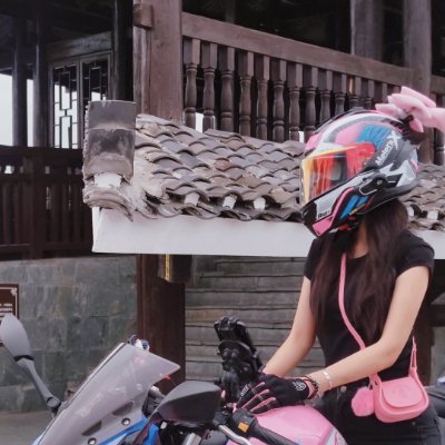 hzput8's profile picture. 旅の中で心が軽くなるのが好きです。新しい国の景色や出会った声が、生活の可能性を広げてくれる。旅は自分を探し続けるための道です。